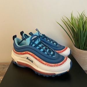 Grade School Nike Airmax (Size 4)